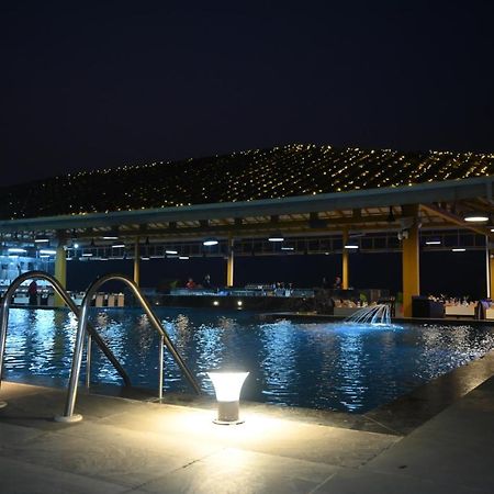 The Gold Beach Resort Daman Exterior foto
