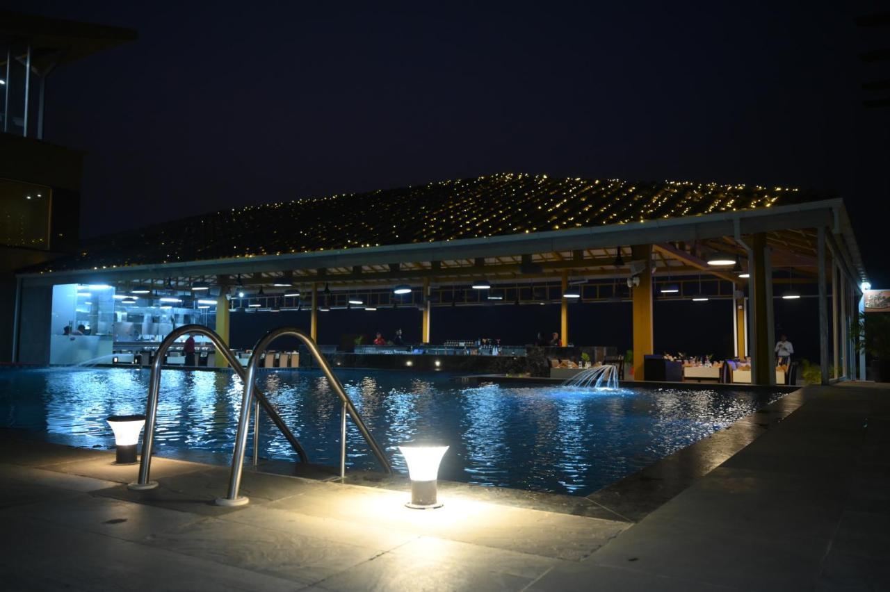 The Gold Beach Resort Daman Exterior foto