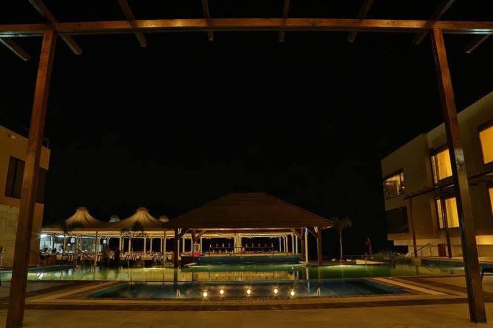 The Gold Beach Resort Daman Exterior foto