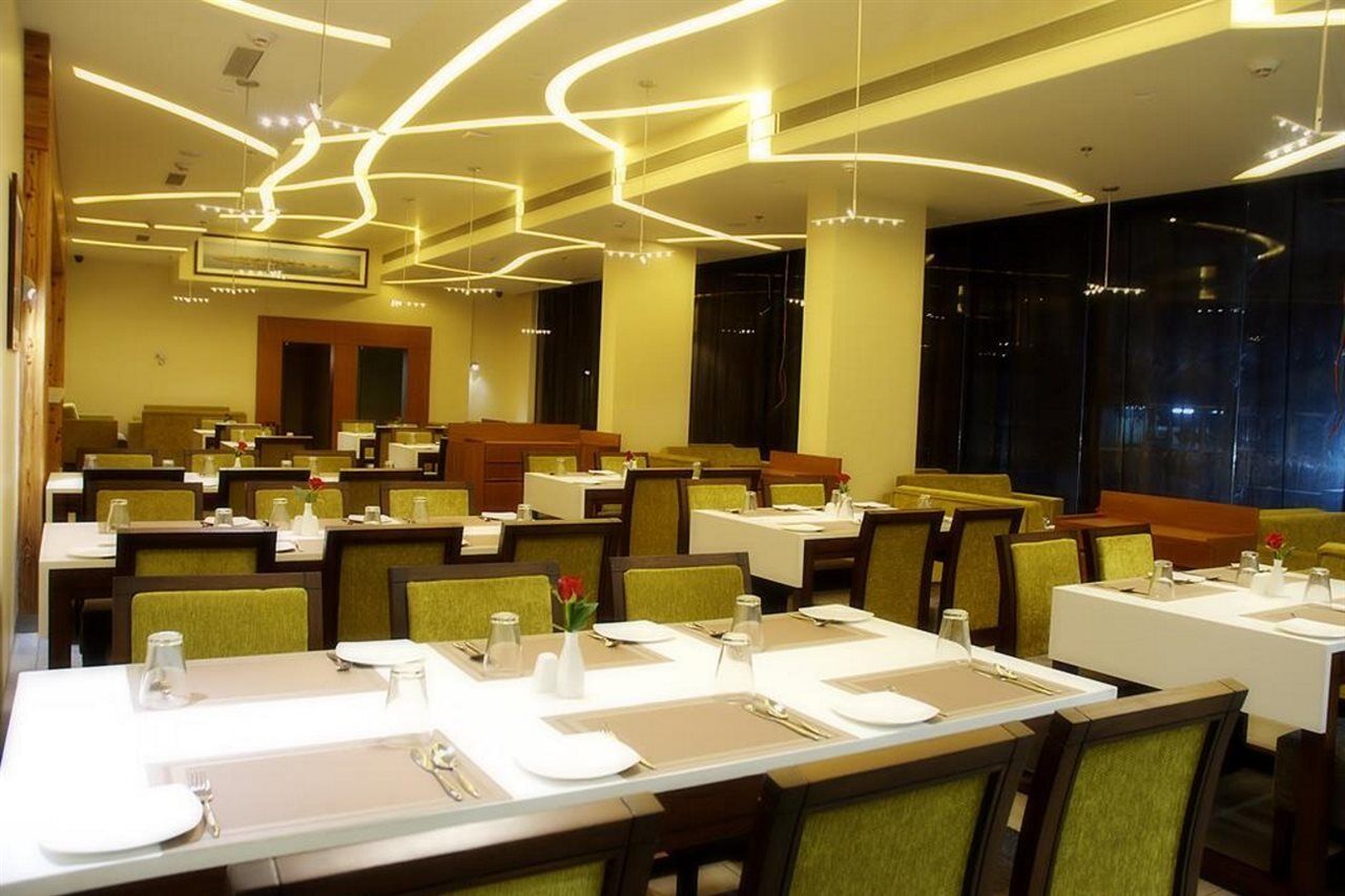 The Gold Beach Resort Daman Exterior foto
