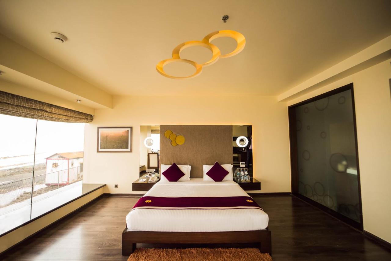 The Gold Beach Resort Daman Exterior foto