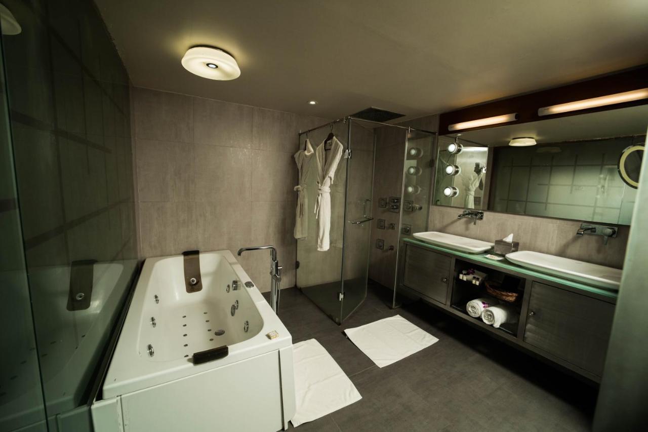 The Gold Beach Resort Daman Exterior foto