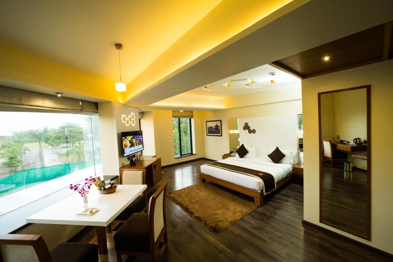 The Gold Beach Resort Daman Exterior foto