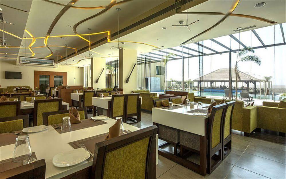 The Gold Beach Resort Daman Exterior foto